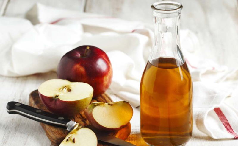 How to use apple cider vinegar to remove buildup