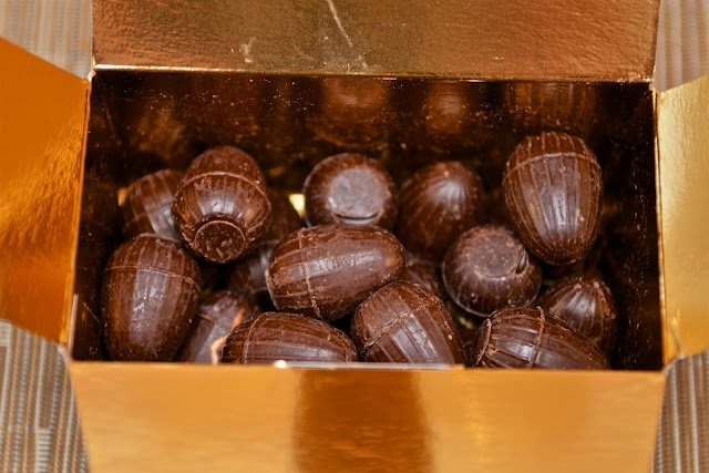 Œufs Fondants et Croustillants Enrobés de Chocolat Noir Saveurs & Nature - Pâques - Chocolat noir - dessert - œufs de Pâques - snack - Bio - France - Chocolat bio