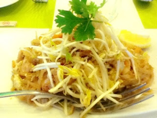 pad-thai-in-lemon-grass