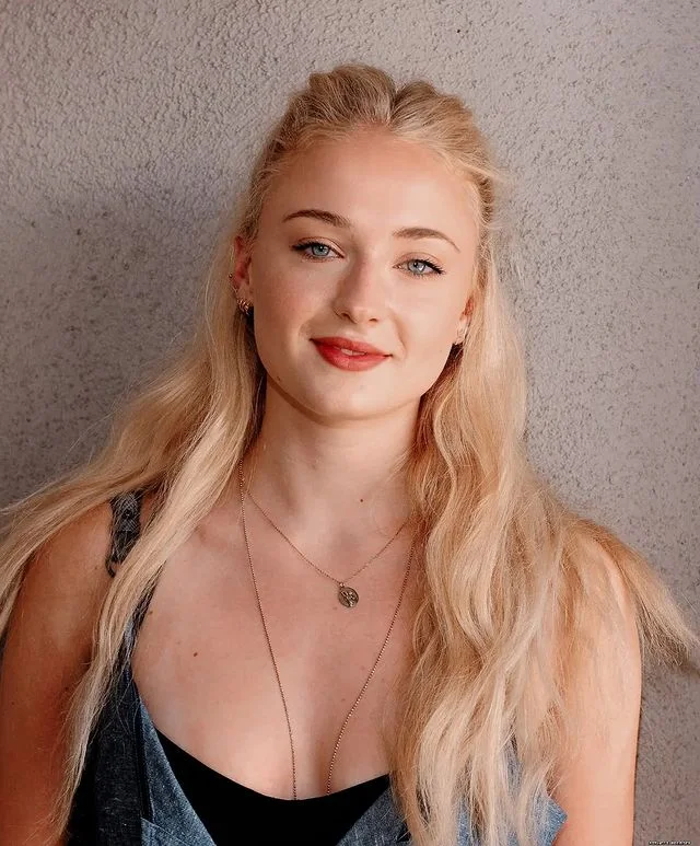 Games of thrones Actress Sophie Turner Exotic Hot looks, Sophie Turner hot, Sophie Turner sexy, Sophie Turner beutiful eyes, Sophie Turner Big boobs and Cleavage, Sophie Turner HD wallpaper
