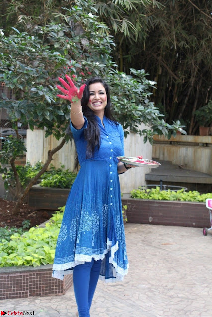 Maryam Zakaria Celeting Holi Exclusive Pics 3.JPG