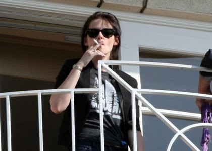 kristen stewart fumando