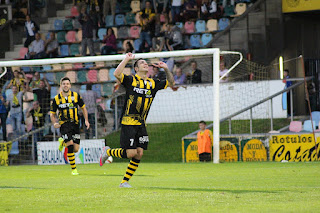 El Barakaldo cosecha su cuarta victoria consecutiva al imponerse 4-0 al Gernika