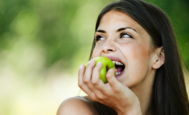 Women and benefits of green apples