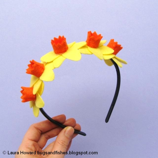 http://bugsandfishes.blogspot.com/2020/03/daffodils-headband-spring-flowers-craft-tutorial.html