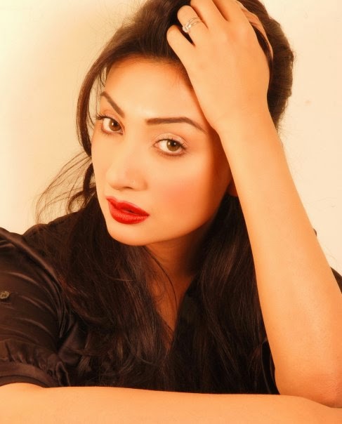 Ayesha Khan HD Wallpapers Free Download