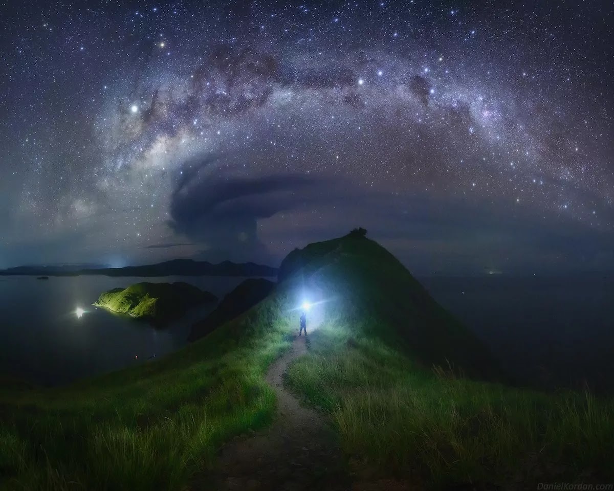 Photographer Accidentally Captures Amazing Shot Of Meteor Over Erupting Volcano In Russia