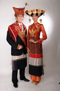 GAMBAR BAJU/PAKAIAN ADAT INDONESIA–PAKAIAN ADAT NUSANTARA