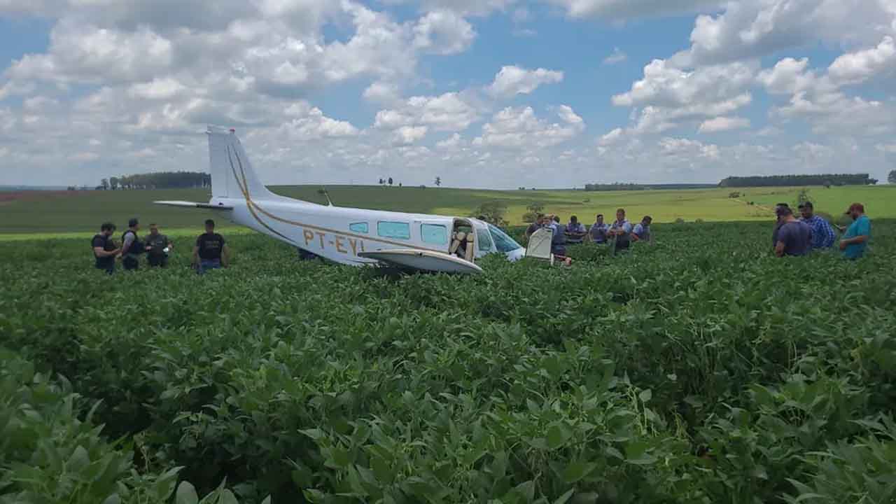 Avião com meia tonelada de cocaína faz pouso forçado em Santa Cruz do Rio Pardo