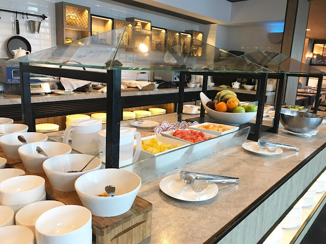 Bay Bridge Hotel buffet area