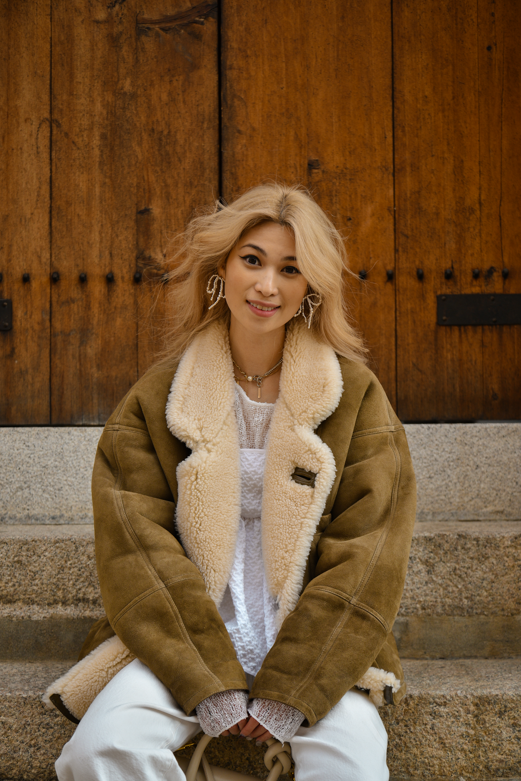 Shearling winter coat, neutral shearling coat outfits, beige monochrome winter outfits - FOREVERVANNY.com