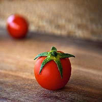 Buah tomat atasi jerawat di punggung