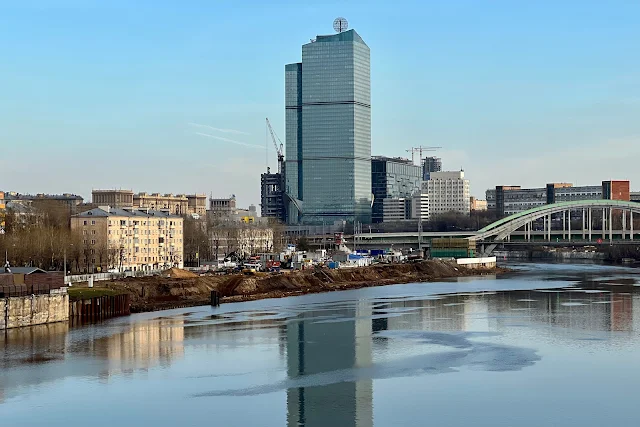 вид с Шелепихинского моста, Шелепихинская набережная, Москва-река, строящийся бизнес-центр «Сбер-Сити»