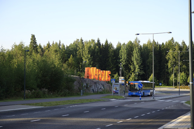 Kuvituskuva: Bussiliikennettä Aviapoliksen asemalla