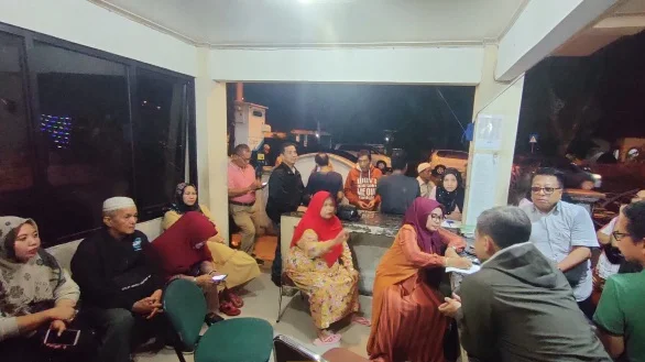 Sampaikan Aspirasi, Pedagang Fase VII Datangi Kediaman Walikota Padang.