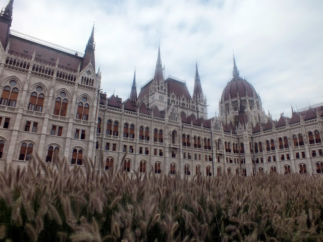 fachada del parlamento de budapest