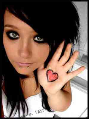 dude i was just looking at pics of emo girls and realized their so freakin