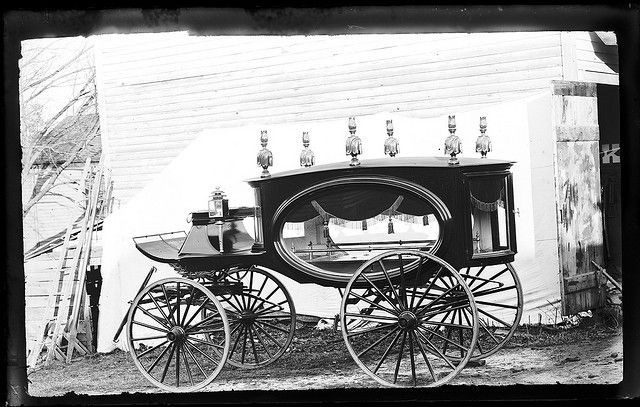 Coche fúnebre movido con caballos en 1905.