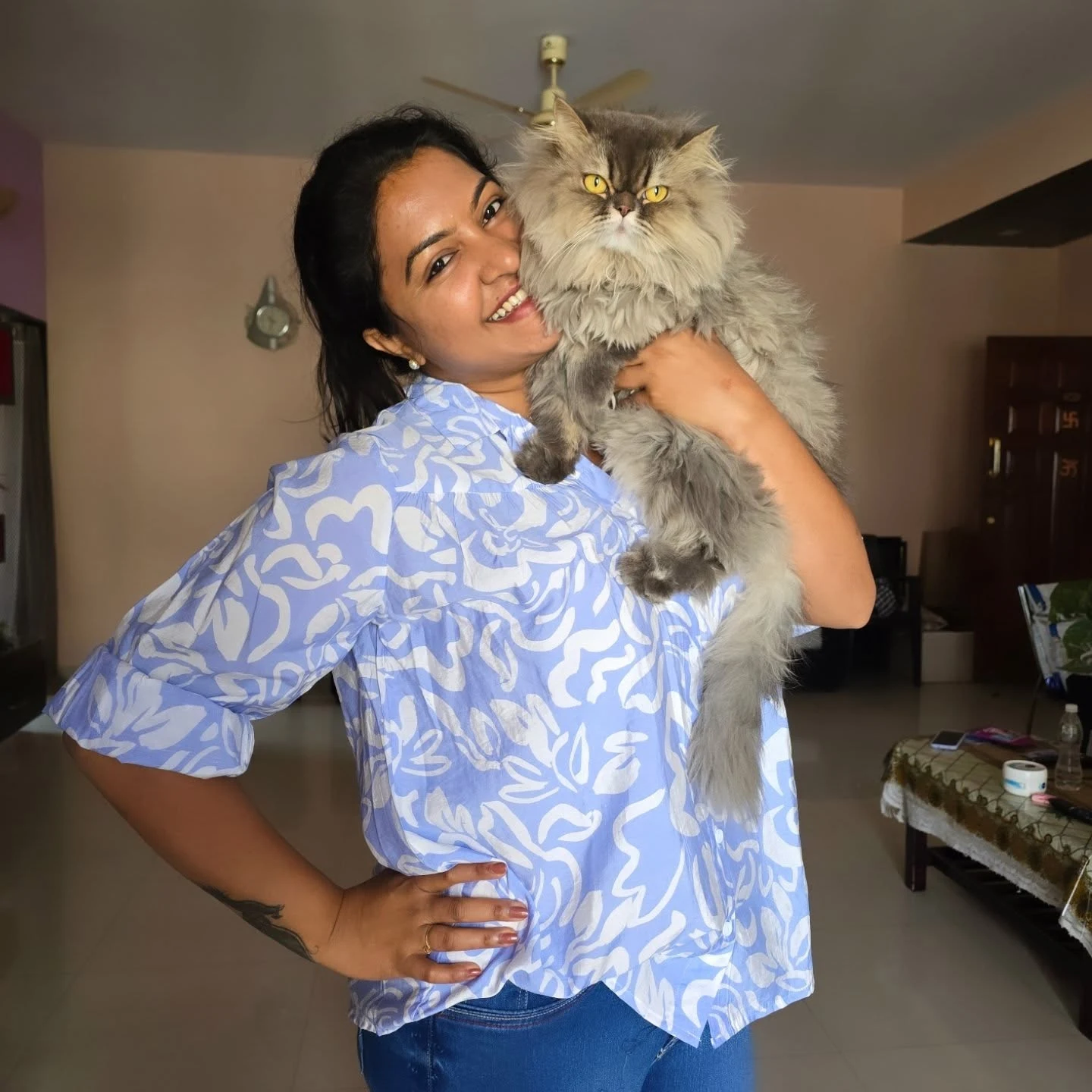 rachitha mahalakshmi with her pet cat