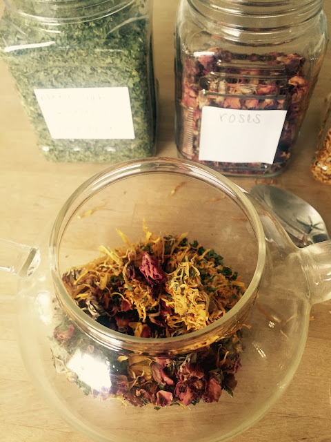 Sunkissed Dream // 4 Recipes for Herbal Teas promoting Health, Happiness & Energy