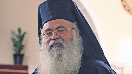 O Archiepiskopos Kyprou Georgios katakeravnonei tin Elliniki Kyvernisi:
