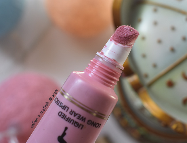 Labial Melted de Too Faced tono Melted Peony