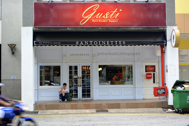 Salted-Egg-Yolk-Croissant-Antoinette-Penhas-Singapore