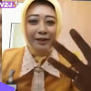 Wanita Ini Buat Tutorial Hitung Uang Pakai 3 Jari, Nitizen Jadi Sedih Saat Lihat Uangnya!