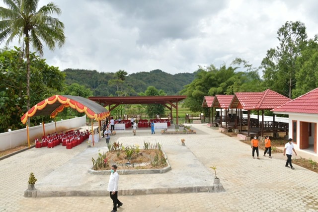 Nurdin Abdullah, Asri Sahrun Said dan Amson Padolo Tinjau Rest Area Toraja.lelemuku.com.jpg