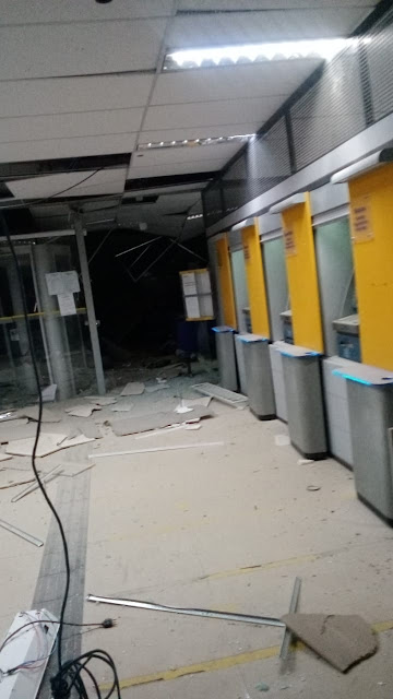 Grupos armados explodem caixas eletrônicos de agências bancárias em Correntina 