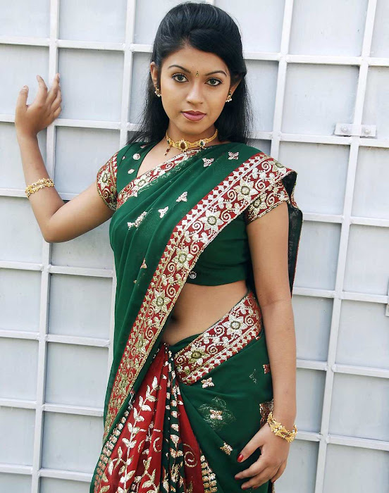 tollywood prathishta in green saree actress pics
