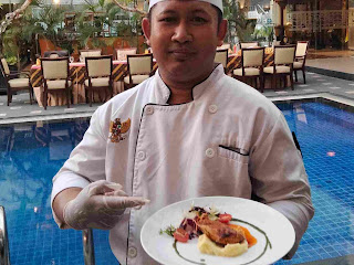 Live cooking BBQ Chicken Steak oleh Chef Widiyar