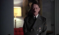 Alec Guinness como Hitler