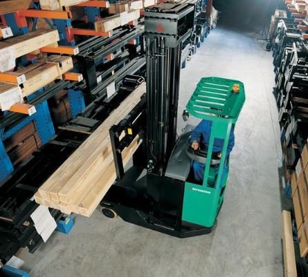 Reach truck tầm cao – chạy ngang