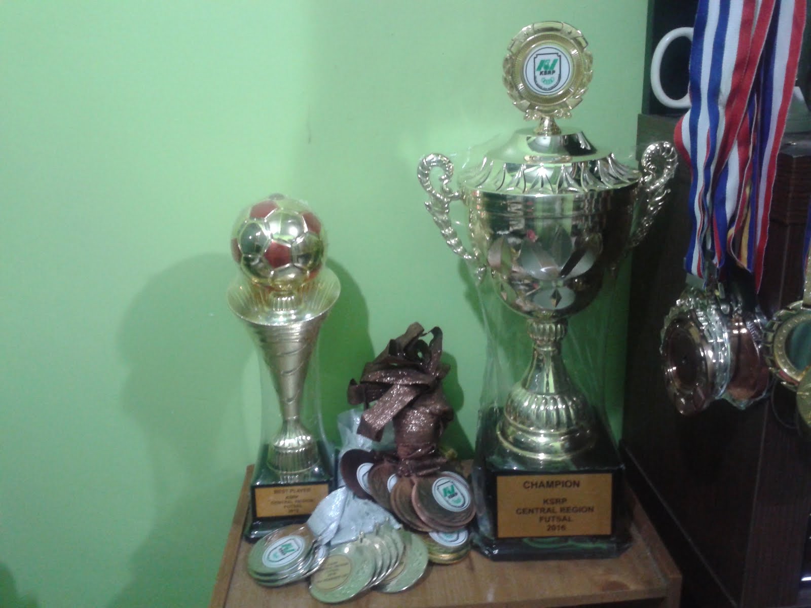 PIALA BOLA