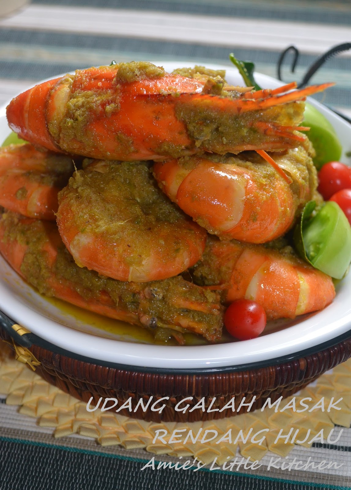 AMIE'S LITTLE KITCHEN: Udang Galah Masak Rendang Hijau