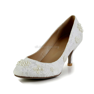  http://www.dressfashion.co.uk/product/women-s-white-lace-pumps-with-pearl-ukm03030603-13476.html?%20Utm_source%20=%20minipost%20&%20utm_medium%20=%201264%20&%20utm_campaign%20=%20blog