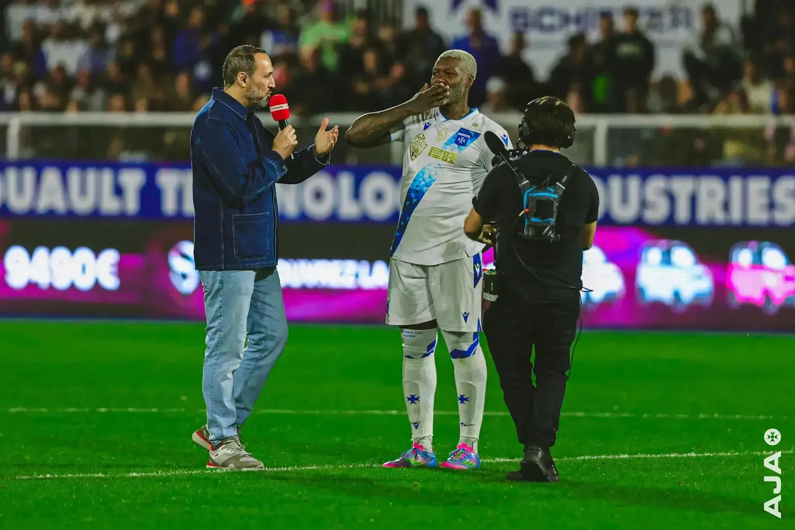 Watch Djibril Cissé DJing at own testimonial match