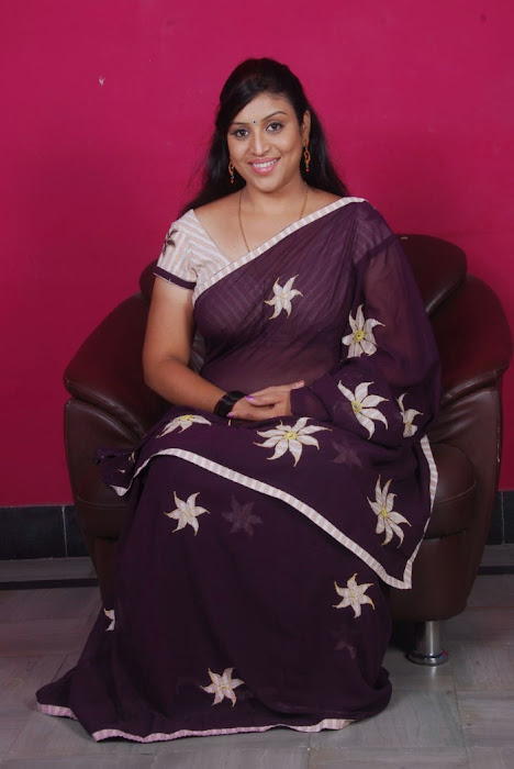 uma character artist in saree glamour  images