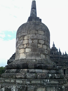 Stupa di sekeliling Candi Plaosan