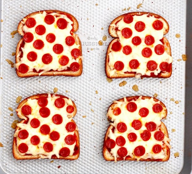 PIZZA TOAST #schoolcnack #weeknightdinner