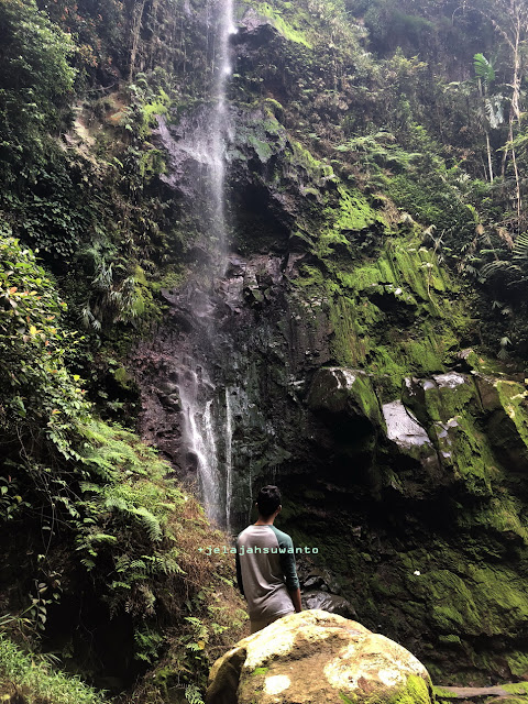 mengabadikan Melewati jalan tanah menuju Curug Badak Batu Hanoman Tasikmalaya|| JelajahSuwanto