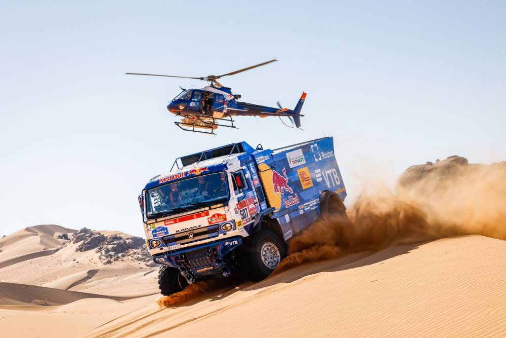 Dakar 2021: Dmitry Sotnikov con el Kamaz domina en la división Camiones
