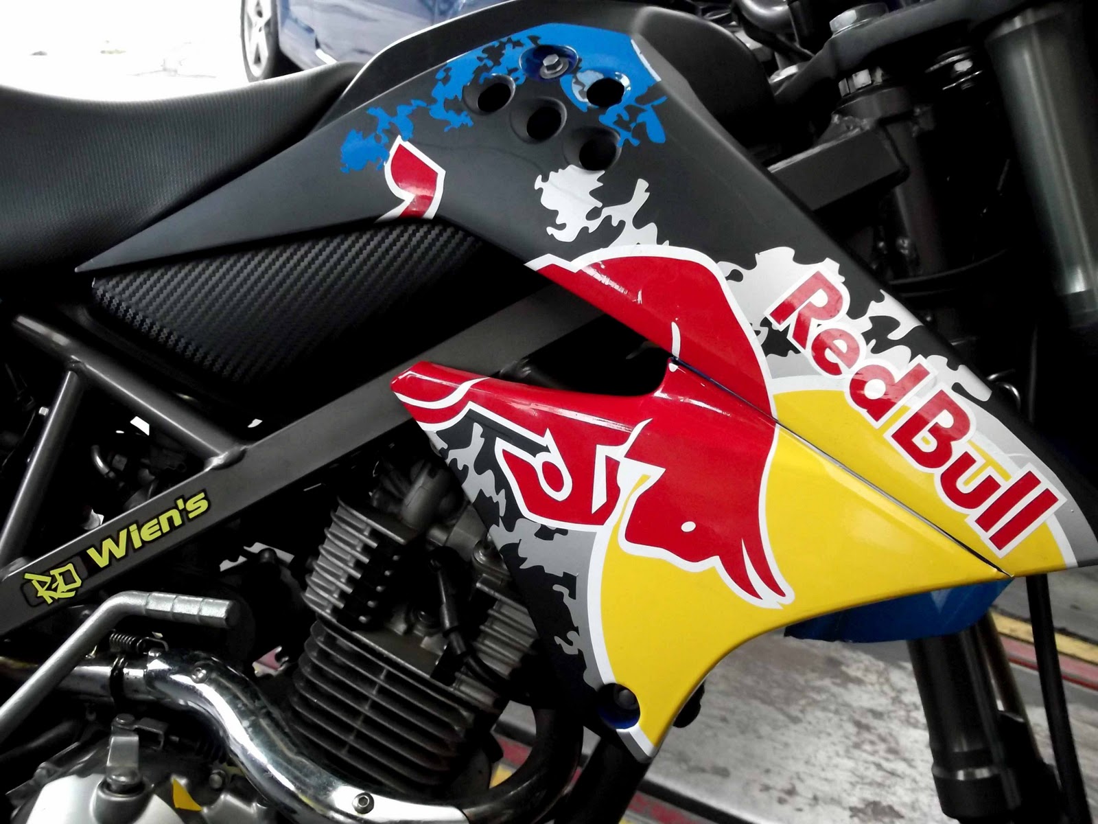 Anti theory design: d tracker REDBULL graphic