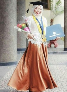 Kebaya Modern Muslim Untuk Wisuda Favorit Mahasiswi 