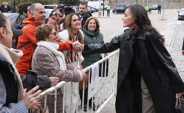 Queen Letizia wore a new Berlin black lamb leather trench coat by Lottusse. Pomandere slightly wide leg cut and pleats trousers