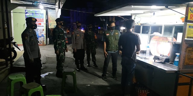 Patroli malam, petugas gabungan wilayah Tawangsari himbau warga patuhi batas waktu operasional malam