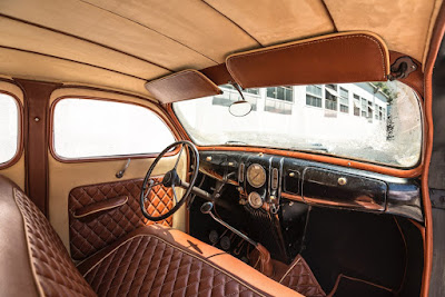 Lincoln Zephyr V12 Twin-Grille Classic Car Dashboard