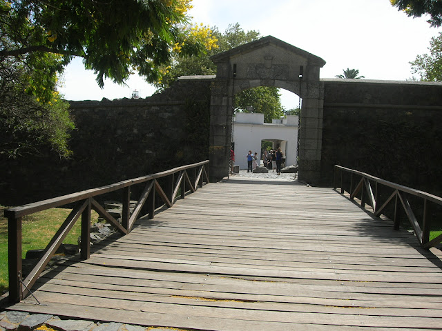 Antiga muralha e porta da cidade - Colonia del Sacramento - Uruguai