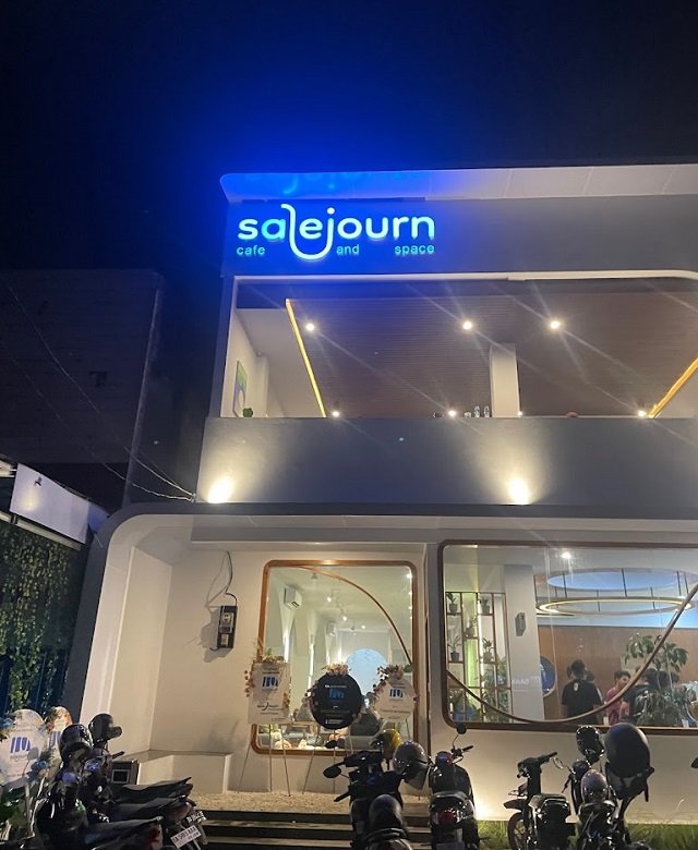 salejourn cafe and space padang